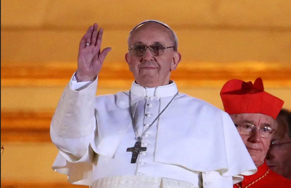 Morre o papa Francisco, líder que rompeu tradições e se tornou um símbolo de diálogo